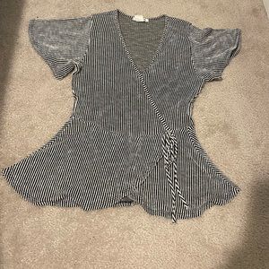 It adapts very well to the body and is just the right size